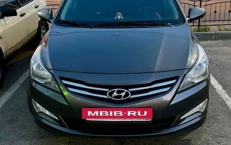 Hyundai Solaris II рестайлинг, 2015 год, 1 050 000 рублей, 2 фотография