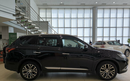 Mitsubishi Outlander III рестайлинг 3, 2016 год, 2 200 000 рублей, 5 фотография