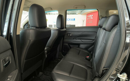 Mitsubishi Outlander III рестайлинг 3, 2016 год, 2 200 000 рублей, 15 фотография