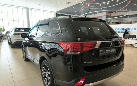 Mitsubishi Outlander III рестайлинг 3, 2016 год, 2 200 000 рублей, 8 фотография
