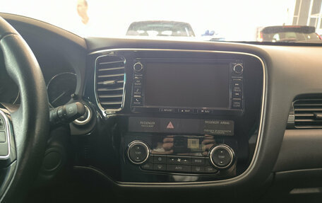 Mitsubishi Outlander III рестайлинг 3, 2016 год, 2 200 000 рублей, 18 фотография