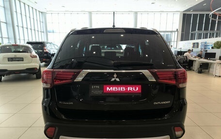 Mitsubishi Outlander III рестайлинг 3, 2016 год, 2 200 000 рублей, 7 фотография