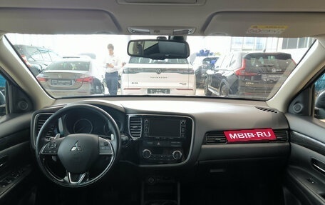 Mitsubishi Outlander III рестайлинг 3, 2016 год, 2 200 000 рублей, 17 фотография