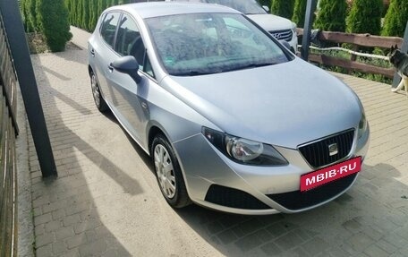 SEAT Ibiza IV рестайлинг 2, 2010 год, 800 000 рублей, 3 фотография