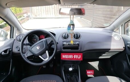 SEAT Ibiza IV рестайлинг 2, 2010 год, 800 000 рублей, 11 фотография