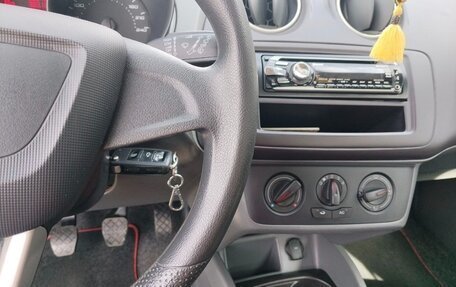 SEAT Ibiza IV рестайлинг 2, 2010 год, 800 000 рублей, 14 фотография