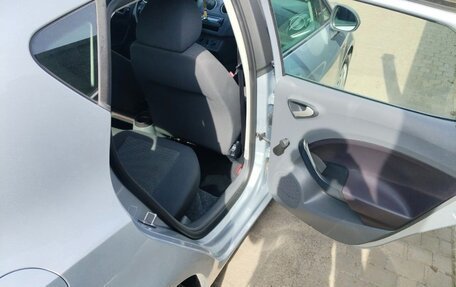 SEAT Ibiza IV рестайлинг 2, 2010 год, 800 000 рублей, 16 фотография