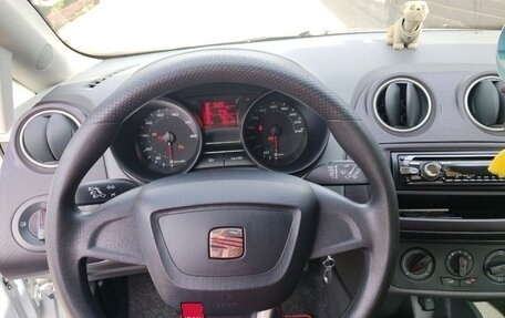 SEAT Ibiza IV рестайлинг 2, 2010 год, 800 000 рублей, 12 фотография