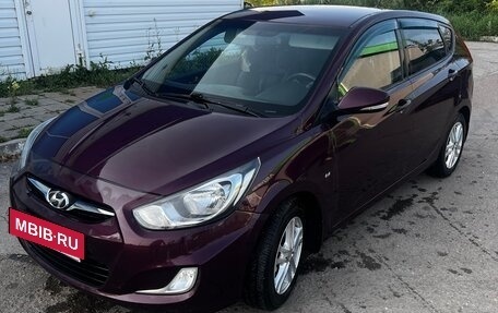 Hyundai Solaris II рестайлинг, 2012 год, 868 000 рублей, 2 фотография
