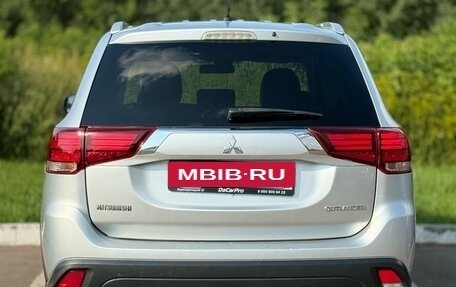 Mitsubishi Outlander III рестайлинг 3, 2015 год, 1 450 000 рублей, 9 фотография