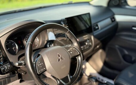 Mitsubishi Outlander III рестайлинг 3, 2015 год, 1 450 000 рублей, 18 фотография