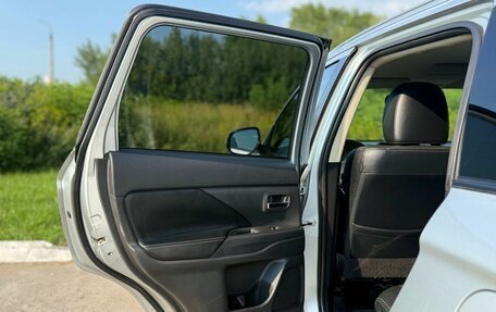 Mitsubishi Outlander III рестайлинг 3, 2015 год, 1 450 000 рублей, 28 фотография