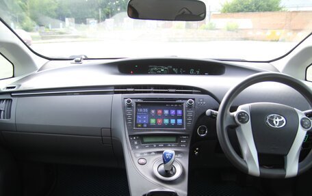 Toyota Prius, 2011 год, 999 000 рублей, 11 фотография