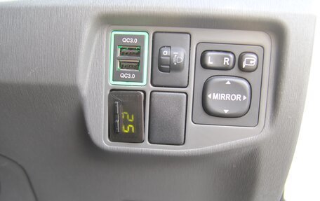Toyota Prius, 2011 год, 999 000 рублей, 17 фотография