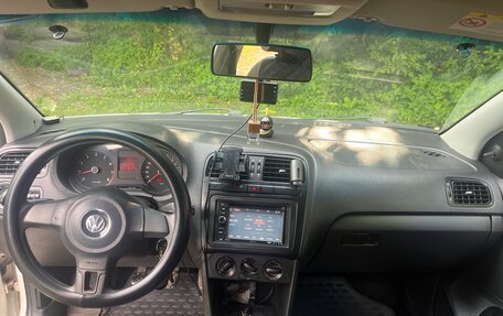 Volkswagen Polo VI (EU Market), 2011 год, 420 000 рублей, 11 фотография