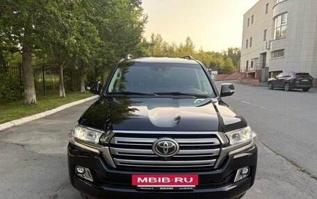 Toyota Land Cruiser 200, 2019 год, 7 590 000 рублей, 2 фотография