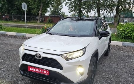 Toyota RAV4, 2021 год, 3 000 000 рублей, 1 фотография
