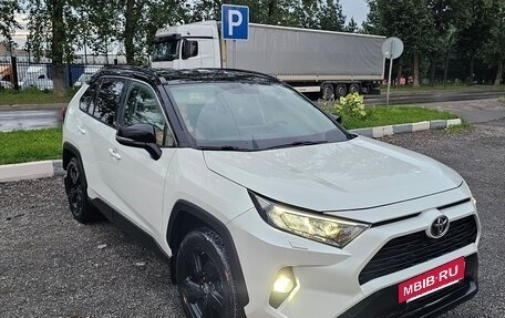 Toyota RAV4, 2021 год, 3 000 000 рублей, 3 фотография
