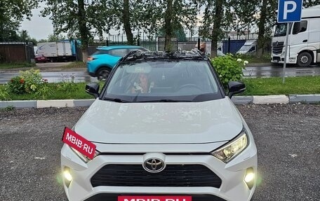 Toyota RAV4, 2021 год, 3 000 000 рублей, 2 фотография