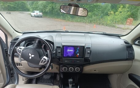 Mitsubishi Outlander III рестайлинг 3, 2008 год, 1 300 000 рублей, 12 фотография