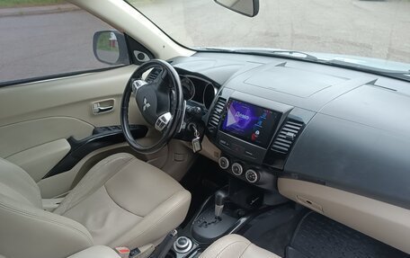 Mitsubishi Outlander III рестайлинг 3, 2008 год, 1 300 000 рублей, 13 фотография