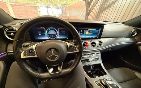 Mercedes-Benz E-Класс, 2018 год, 4 000 000 рублей, 19 фотография