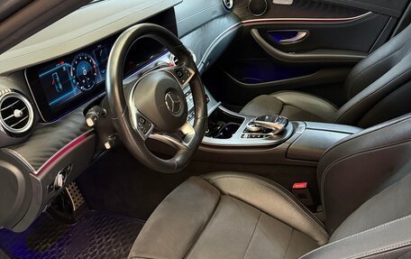 Mercedes-Benz E-Класс, 2018 год, 4 000 000 рублей, 24 фотография