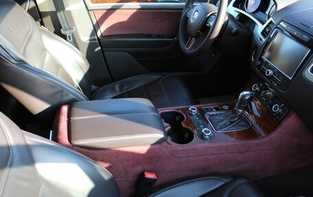 Volkswagen Touareg III, 2011 год, 1 720 000 рублей, 8 фотография