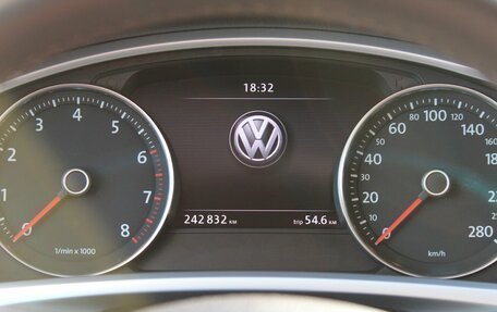 Volkswagen Touareg III, 2011 год, 1 720 000 рублей, 7 фотография