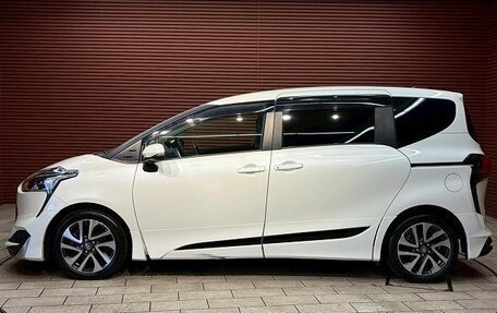 Toyota Sienta II, 2022 год, 1 087 000 рублей, 4 фотография