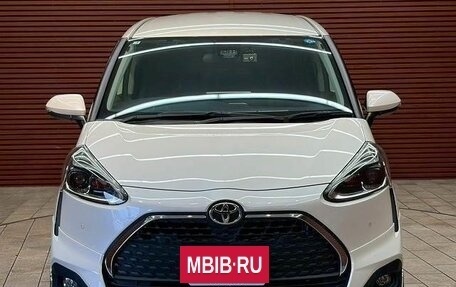 Toyota Sienta II, 2022 год, 1 087 000 рублей, 2 фотография