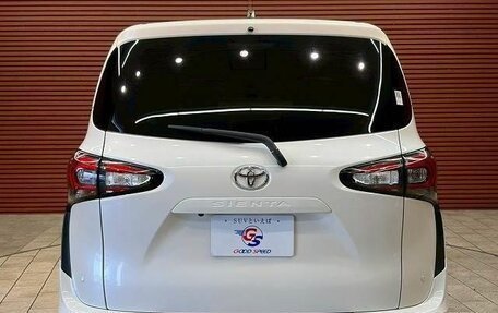 Toyota Sienta II, 2022 год, 1 087 000 рублей, 6 фотография