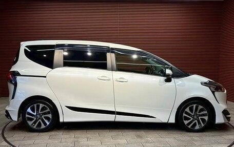 Toyota Sienta II, 2022 год, 1 087 000 рублей, 8 фотография
