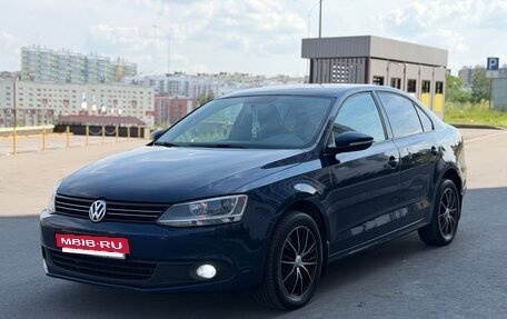 Volkswagen Jetta VI, 2011 год, 820 000 рублей, 2 фотография