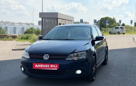 Volkswagen Jetta VI, 2011 год, 820 000 рублей, 3 фотография