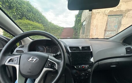 Hyundai Solaris II рестайлинг, 2015 год, 800 000 рублей, 8 фотография