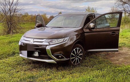 Mitsubishi Outlander III рестайлинг 3, 2015 год, 1 770 000 рублей, 7 фотография