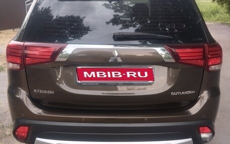 Mitsubishi Outlander III рестайлинг 3, 2015 год, 1 770 000 рублей, 13 фотография