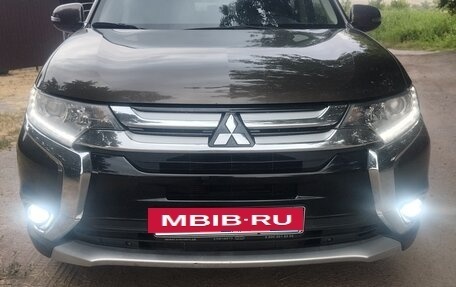 Mitsubishi Outlander III рестайлинг 3, 2015 год, 1 770 000 рублей, 9 фотография