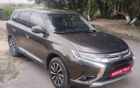 Mitsubishi Outlander III рестайлинг 3, 2015 год, 1 770 000 рублей, 8 фотография