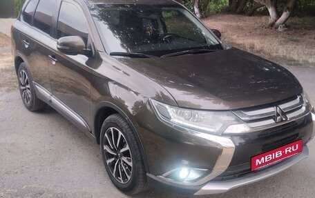 Mitsubishi Outlander III рестайлинг 3, 2015 год, 1 770 000 рублей, 10 фотография