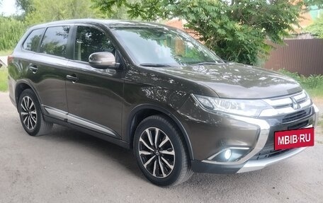 Mitsubishi Outlander III рестайлинг 3, 2015 год, 1 770 000 рублей, 6 фотография