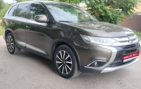 Mitsubishi Outlander III рестайлинг 3, 2015 год, 1 770 000 рублей, 2 фотография