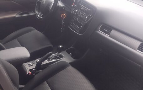 Mitsubishi Outlander III рестайлинг 3, 2015 год, 1 770 000 рублей, 20 фотография
