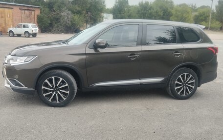 Mitsubishi Outlander III рестайлинг 3, 2015 год, 1 770 000 рублей, 16 фотография