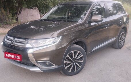 Mitsubishi Outlander III рестайлинг 3, 2015 год, 1 770 000 рублей, 14 фотография