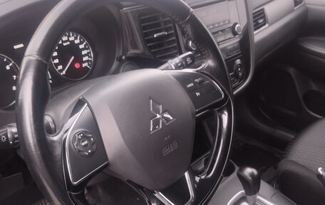 Mitsubishi Outlander III рестайлинг 3, 2015 год, 1 770 000 рублей, 22 фотография