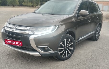Mitsubishi Outlander III рестайлинг 3, 2015 год, 1 770 000 рублей, 18 фотография