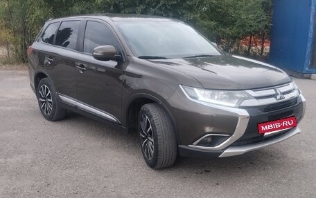 Mitsubishi Outlander III рестайлинг 3, 2015 год, 1 770 000 рублей, 15 фотография