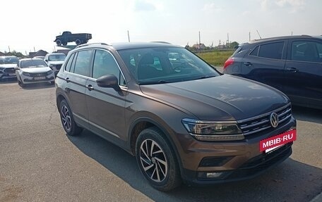 Volkswagen Tiguan II, 2018 год, 2 560 000 рублей, 2 фотография